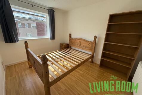 Middle Bedroom