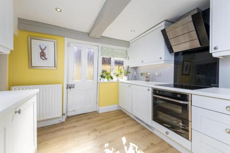 Kitchen_2.jpg