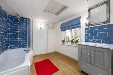 1stflr_Bathroom.jpg