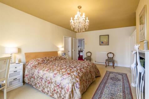 Bedroom_1_2.jpg