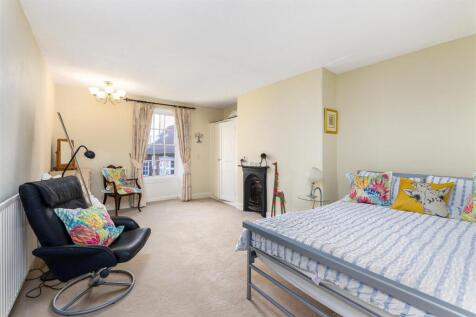 Bedroom_4.jpg