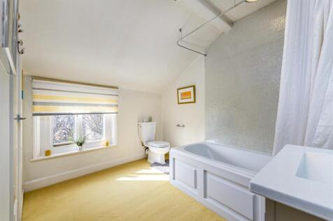 2ndflr_Bathroom.jpg