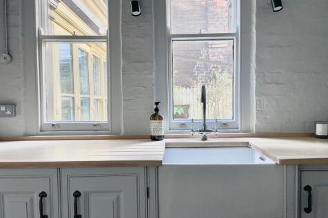 Kitchen 2.jpg