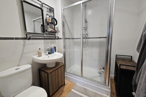 ensuite.jpg