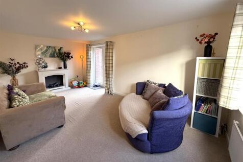 Living Room 01.JPG