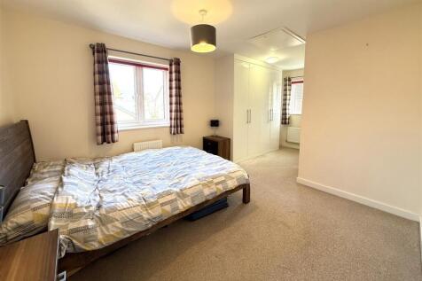Bedroom 1.JPG