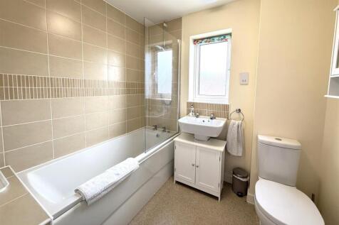 Bathroom.JPG