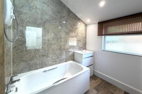 Bathroom .JPG