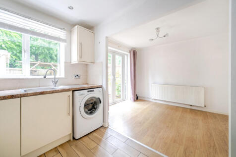 Kitchen / Dining Roo