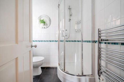 Gf Coak/Shower Room