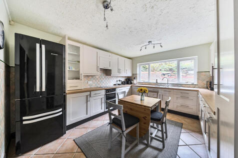 1364643-4-68ee70b...