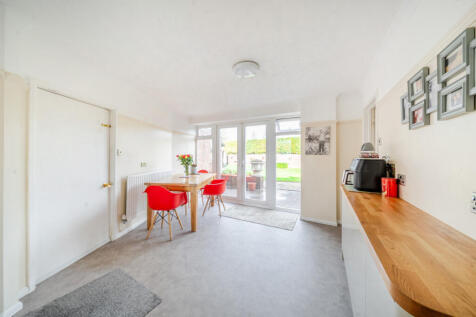 1370416-9-68f63cb...