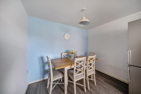 1372801-13-690218...