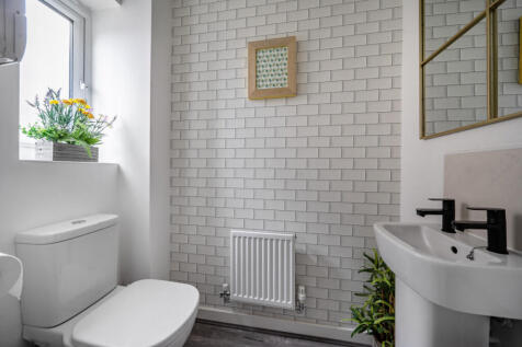 1372801-11-690218...