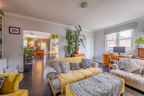 Lounge to Kitchen