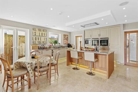 Kitchen breakfast room