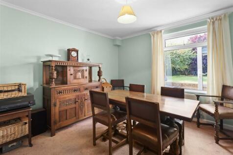 Bedroom 2/ Dining room