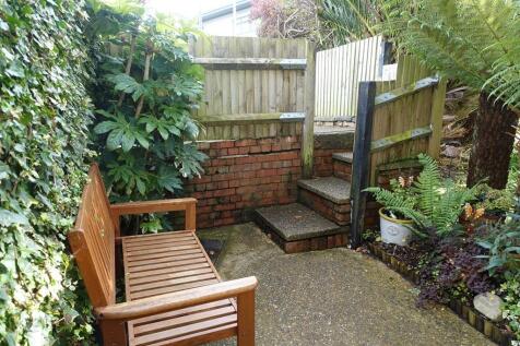 Seating Area to Front