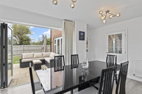 Spacious Kitchen Diner