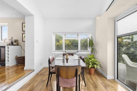 Sitting &amp; Dining Area