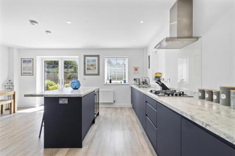 Spacious High Specification Kitchen