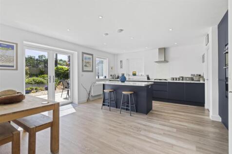 Spacious High Specification Kitchen