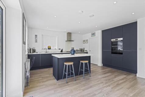 Spacious High Specification Kitchen