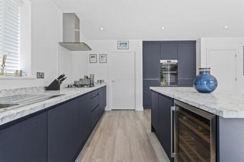 Spacious High Specification Kitchen