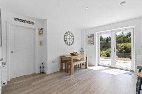 Spacious High Specification Kitchen