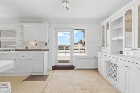 Kitchen / Breakfast Room