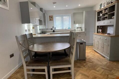 Dining to Kitchen