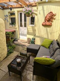 backYard1StMarysWalkYO111RN-1w.jpg