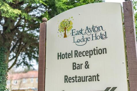 24235 East Ayton Lodge Hotel-006.jpg