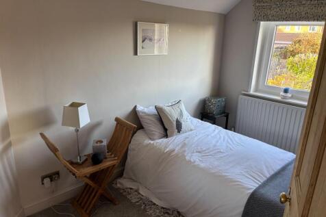 Bedroom photo 1.jpeg