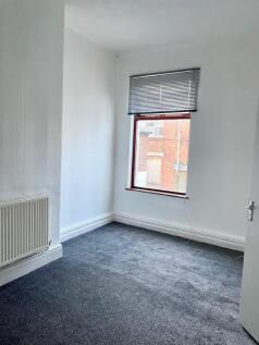 Middle Double Bed