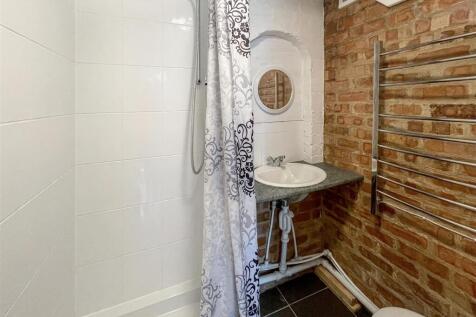 annexe shower.JPG