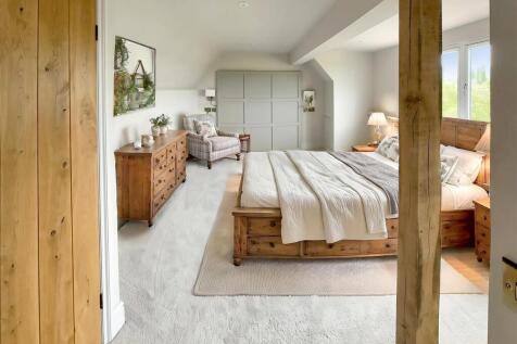 Master suite Top floor.jpg