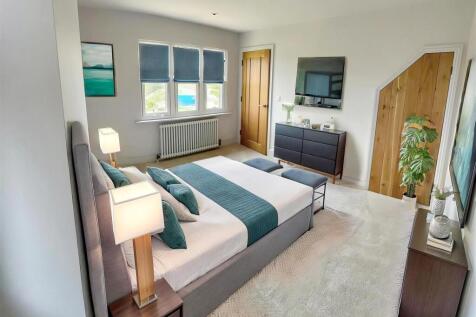 Bed 3 - Front Right.jpg