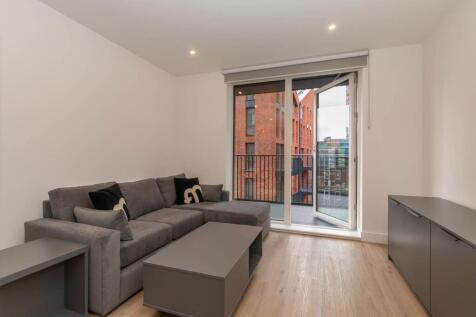 Lounge/Dining Area