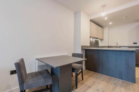 Lounge/Dining Area