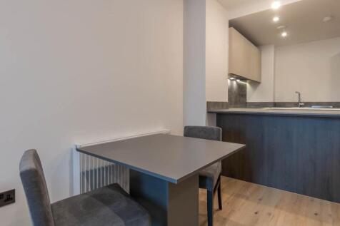 Lounge/Dining Area