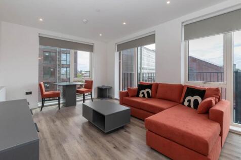 Lounge/Dining Area