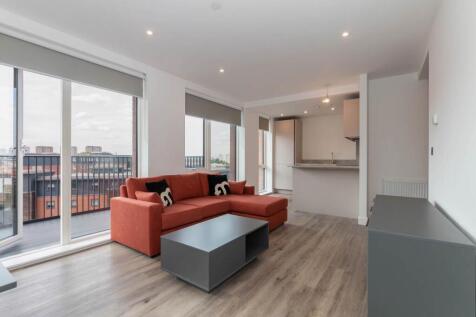 Lounge/Dining Area