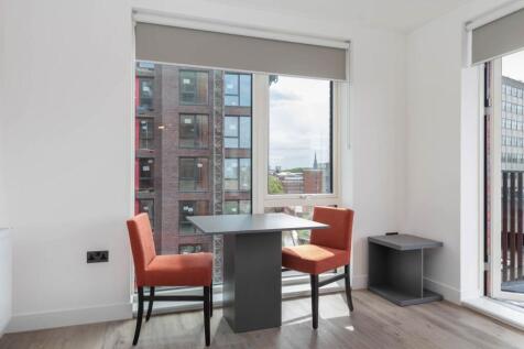 Lounge/Dining Area