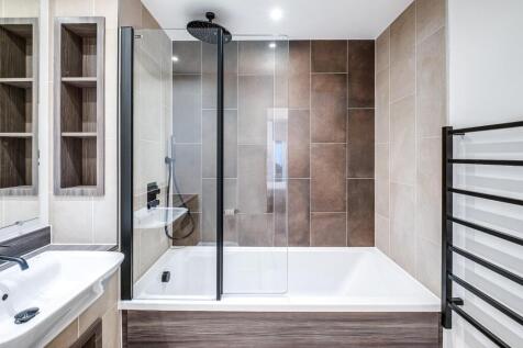 Main bathroom