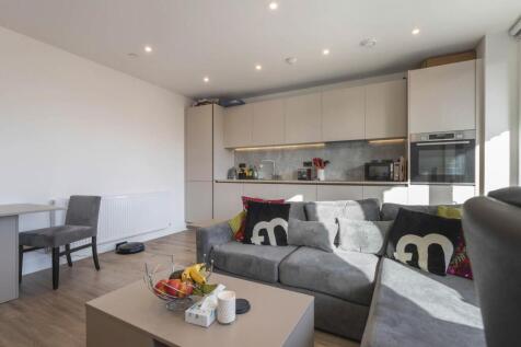 Lounge/Dining Area