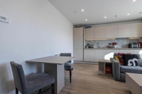 Lounge/Dining Area