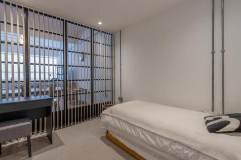 Bedroom 2/Study