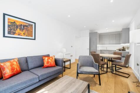 Living Area/Dining Area