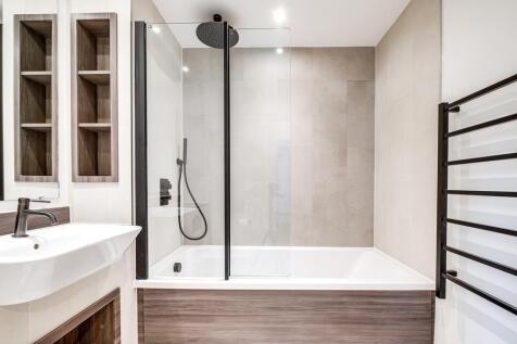 Main bathroom